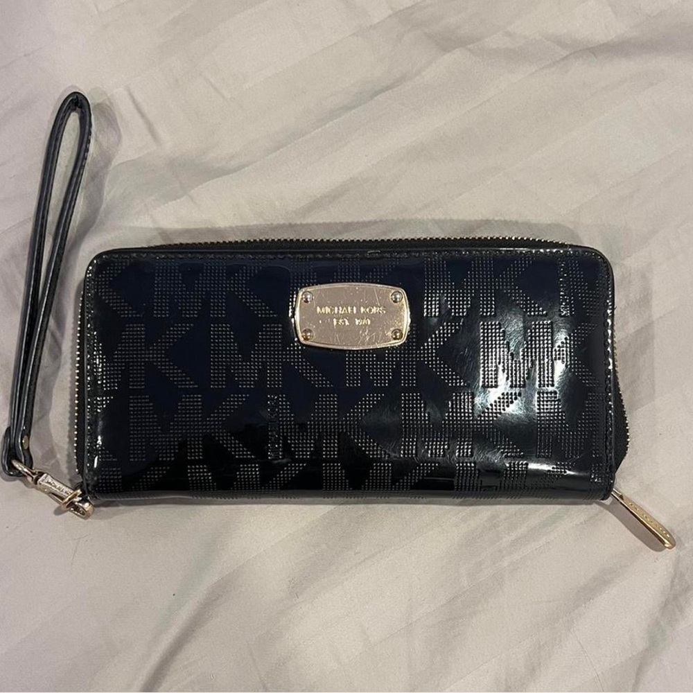 Micheal Kors Black Patent Leather Zip Arounf Wallet
